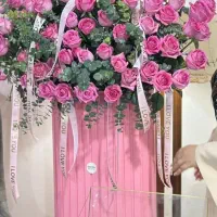 فقط باکس فروشیه.باکس بلندصورتی وباکس سفید