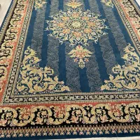 فرش طرح ابریشم آبی طلایی