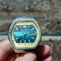 دو عدد ساعت. ژاپنی اورینت  اصلی|ساعت|سبزوار, قصبه غربی|دیوار