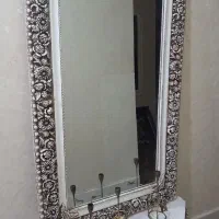 اینه کنسول میزه وسط زیر تلویزونی