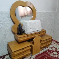 میز آرایش و کمد