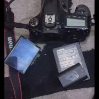بدنه ۶۰ d+محافظ لنز uvو +لنز stm همراه کارتون