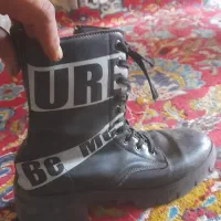 یک عدد پوتین زمستانی مخصوص این فصل یگه|کیف، کفش، کمربند|نهاوند, |دیوار