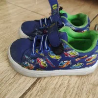 کفش بچگانه|کفش و لباس بچه|اندیشه, اندیشه فاز ۱|دیوار