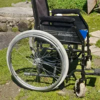 ویلچر تاشو ساده باچرخ های بزرگ بادی *