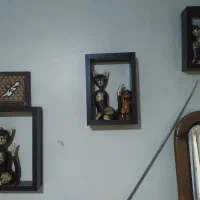 سه عدد مجسمه گربه چوبی با شلف دیواری