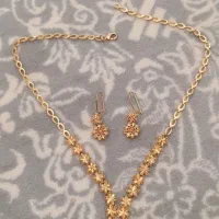 ست گردنبند و گوشواره طلاروس|بدلیجات|نیشابور, چاه بلند|دیوار