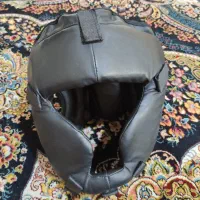 وسایل ورزشی رزمی در حد نو کلآه و دستکش