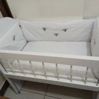 تخت کنار مادر