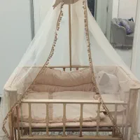 تخت کنارمادر نونو