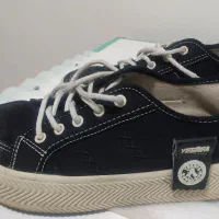 کفش مجلسی و کتونی