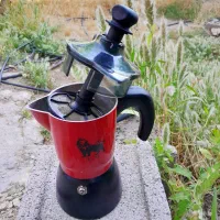 قهوه ساز. با خامه ساز همزمان