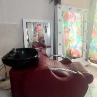 سرشور یک عدد میز ناخن ترولی چوبی و بوفه