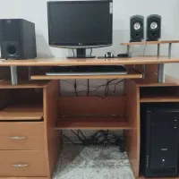 میز کامپیوتر در حد