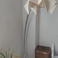 آباژور ایستاده