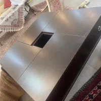 میز چوبی مربع