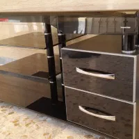 ۲ عدد میز تلویزیون شرکتی (پلاک دار) ۳۰۰ تومن|میز تلویزیون|قم, باغ شریفی|دیوار