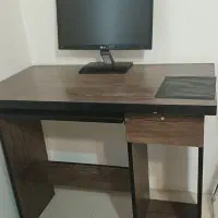 میز کامپیوتر به علت کمبود جا ۹۰ ود ۵۰ و ارتفاع۷۳