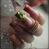 آموزش کاشت ناخن حرفه ای با نه سال سابقه حرفه ای