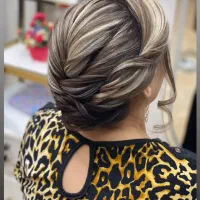 آموزش وخدمات میکاپ وشینیون ورنگ مو