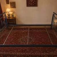 تخت خواب دونفره فلزی(فروش فوری)