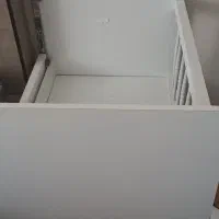 تخت نوزاد کنار مادر