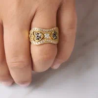 انگشتر زیبا و قدیمی ۲۰۰ بالای تابلو