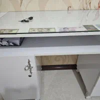 میز مطالعه ‌در حد نو دوتا قفل سالم|میز تحریر و کامپیوتر|شاهین‌شهر, شهرک میلاد|دیوار