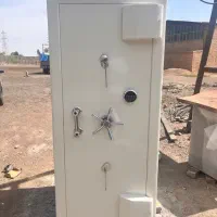 گاوصندوق نمایشگاه گالری طلاجواهردرابعا‌دمختلف ۲۰۰K