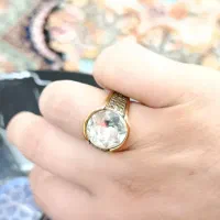 یک عدد انگشتر و دو عدد ساعت