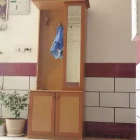 یک عدد میز سالم و یک عدد جاکفشی نونو