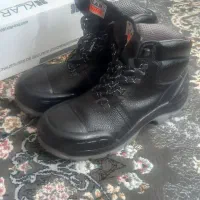 کفش ایمنی|کیف، کفش، کمربند|رشت, نخودچر|دیوار