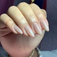 خدمات کاشت ناخن