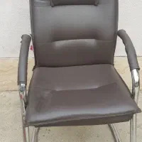 صندلی انتظار و میز