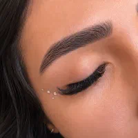 انجام خدمات اکستنشن مژه (رایگان )