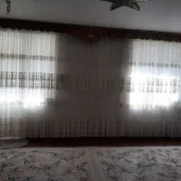 پرده بزرگ پذیرایی و دوتا اتاق خواب بهمراه کتیبه