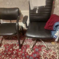 دو عدد فرش ماشینی ۱۲متری و یگ عدد صندلی چرح دار