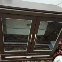 تلویزیون قدیمی با میز|تلویزیون و پروژکتور|مبارکه, |دیوار