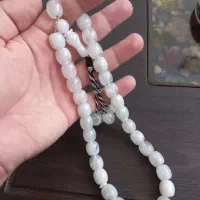 دو عدد تسبیح سفید و سیاه