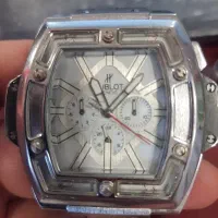 یک عدد ساعت بفروش میرسد