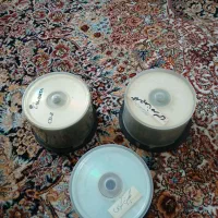 تعدادی نوار سیدی و کاست