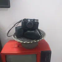 تلویزیون قدیمی و دوربین یاشیکا قدیمی  دهه شصت|کلکسیون اشیاء عتیقه|مشهد, کشف|دیوار