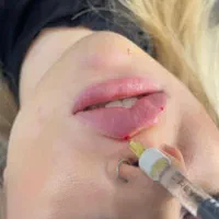 کلینیک پوست و مو