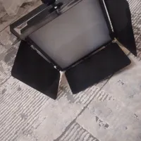 پروژکتور به همراه پایه پروژکتور