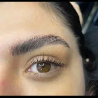 لیفت و امینیت ابرو و مژه و کاشت مژه