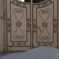 در حیاط محکم