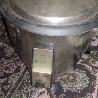 یک زودپز و یک پلوپز کاملا سالم و تمیز|ظروف پخت‌وپز|صومعه‌سرا, |دیوار