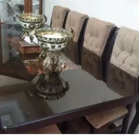 یک عدد شیشه میز ناهار خوری