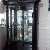 بوفه سالم پشت تمام اینه