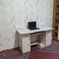 میز تحریر و کامپیوتر فوق‌العاده